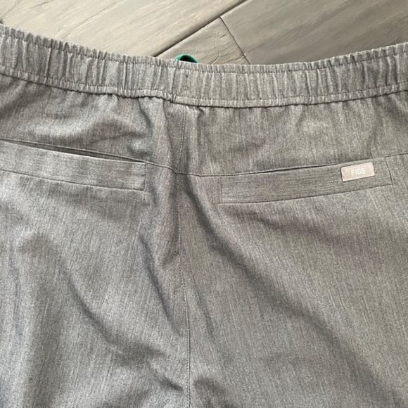 Gray Tansen Figs scrub pants - Picture 6 of 7